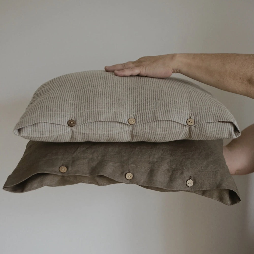 Linen Pillow Cover with buttons, Softened linen, Natural Pillow, Decorative Pillow, Throw Pillow, Mothers Day