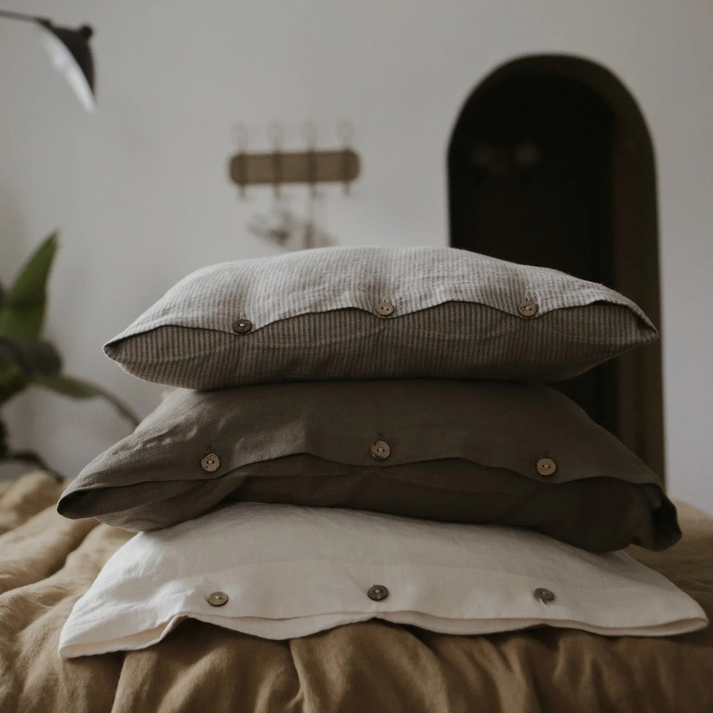 Linen Pillow Cover with buttons, Softened linen, Natural Pillow, Decorative Pillow, Throw Pillow, Mothers Day